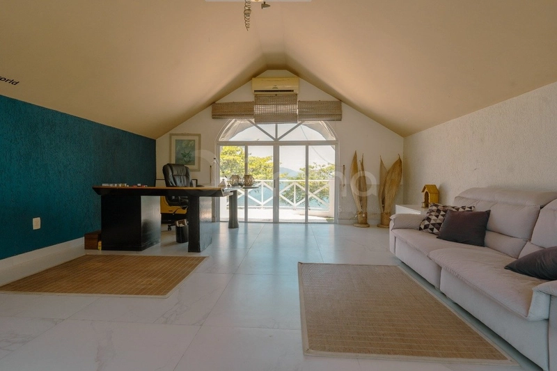 Casa de Alto Padrão com 4 suítes em Jurerê: 35ª foto da galeria de imagens do imóvel