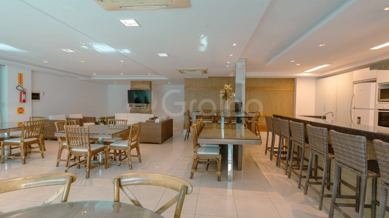 Cobertura com 4 suítes em Jurerê: 31ª foto da galeria de imagens do imóvel