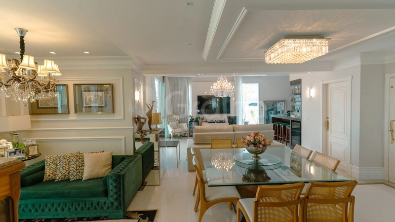 Cobertura com 4 suítes em Jurerê