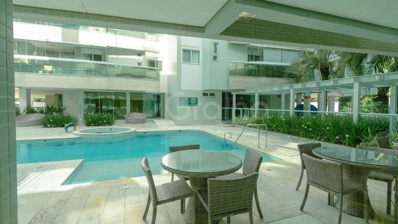 Cobertura com 4 suítes em Jurerê: 32ª foto da galeria de imagens do imóvel