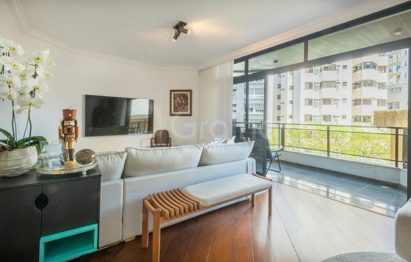 Apartamento com 4 dormitórios no Centro
