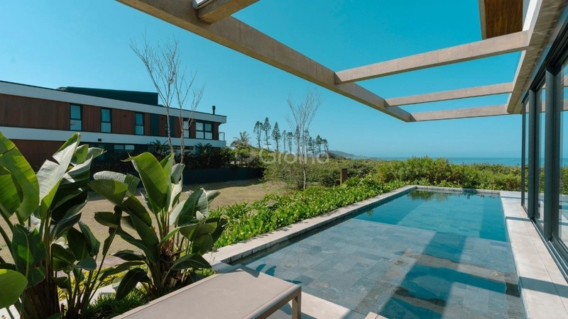 Casa de alto padrão com 5 suítes no Morro das Pedras