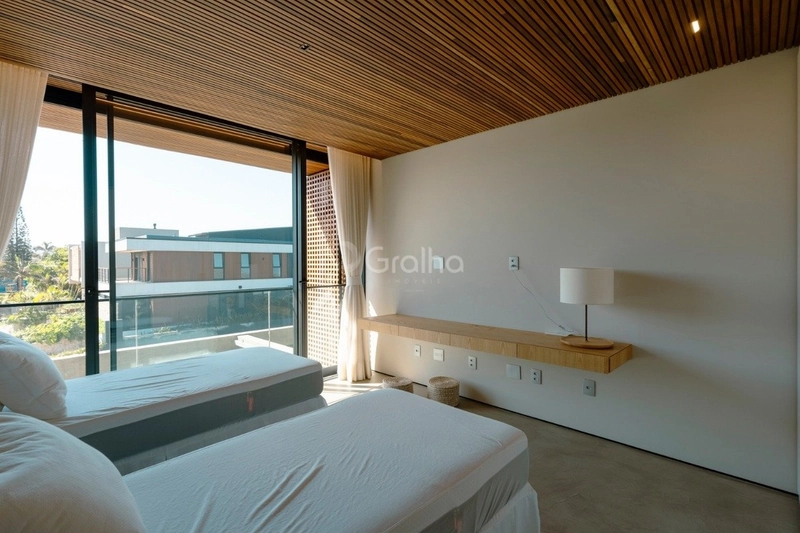 Casa de alto padrão com 5 suítes no Morro das Pedras: 17ª foto da galeria de imagens do imóvel