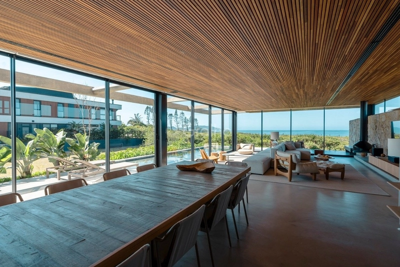 Casa de alto padrão com 5 suítes no Morro das Pedras: 2ª foto da galeria de imagens do imóvel