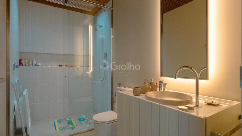 Casa de alto padrão com 5 suítes no Morro das Pedras: 30ª foto da galeria de imagens do imóvel