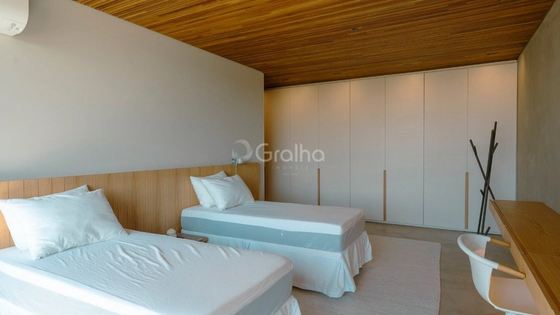 Casa de alto padrão com 5 suítes no Morro das Pedras: 23ª foto da galeria de imagens do imóvel