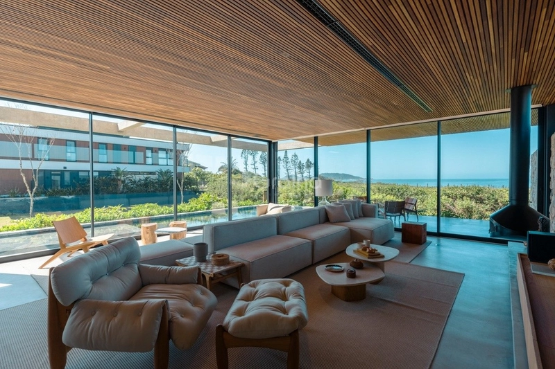 Casa de alto padrão com 5 suítes no Morro das Pedras: 3ª foto da galeria de imagens do imóvel