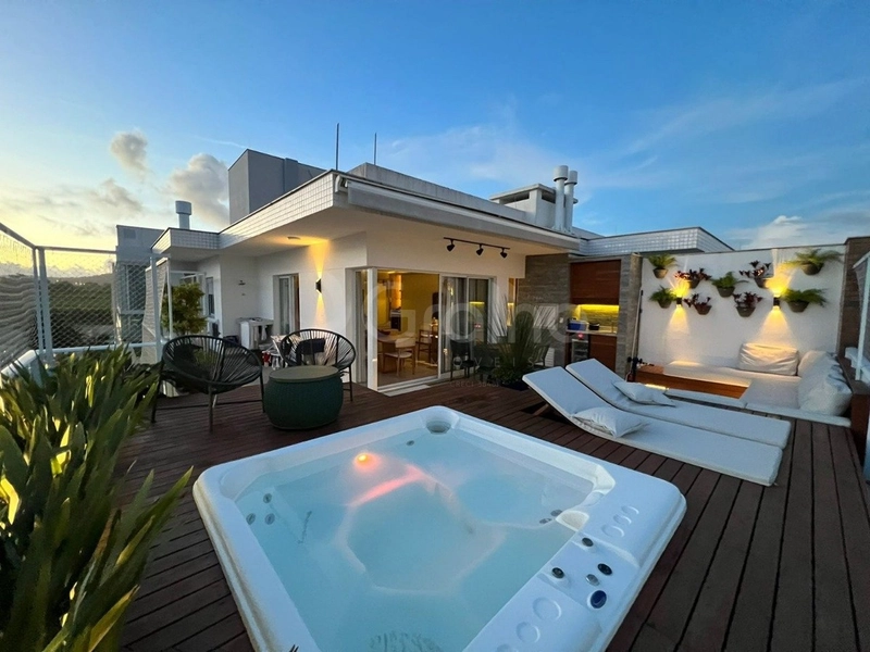 Cobertura com 3 dormitórios no Campeche