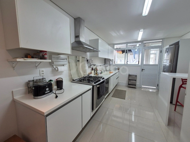 Apartamento com 4 suítes em Coqueiros: 7ª foto da galeria de imagens do imóvel