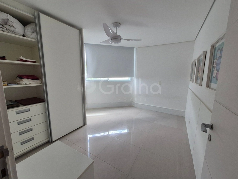 Apartamento com 4 suítes em Coqueiros: 12ª foto da galeria de imagens do imóvel