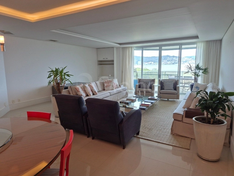 Apartamento com 4 suítes em Coqueiros: 2ª foto da galeria de imagens do imóvel