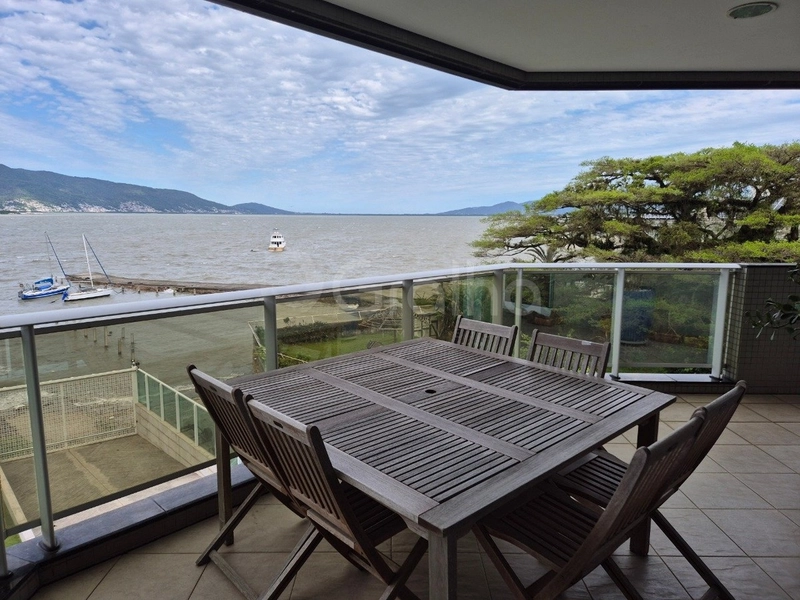 Apartamento com 4 suítes em Coqueiros: 4ª foto da galeria de imagens do imóvel