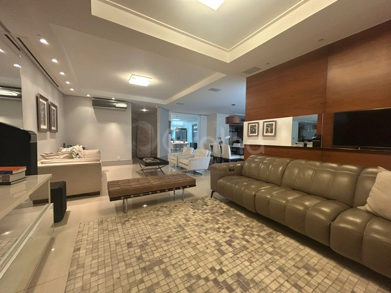 Apartamento com 3 suítes no Centro