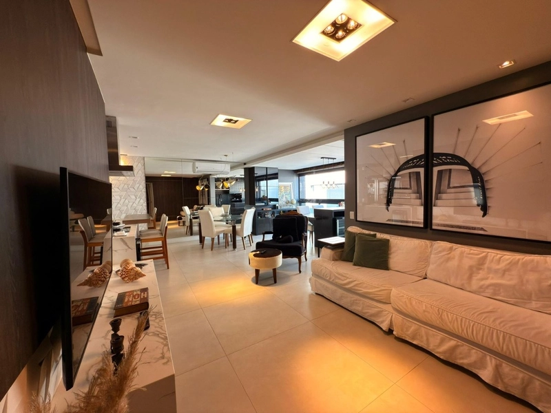 Apartamento com 2 suítes no Campeche