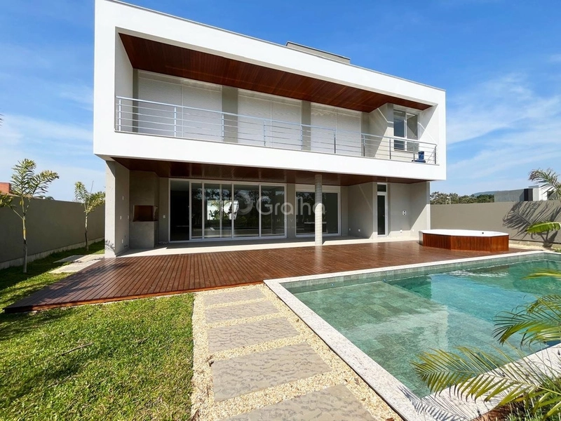 Casa de Alto Padrão com 5 suítes nos Ingleses