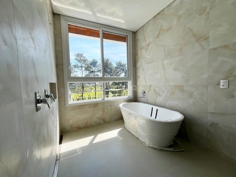 Casa de Alto Padrão com 5 suítes nos Ingleses: 16ª foto da galeria de imagens do imóvel