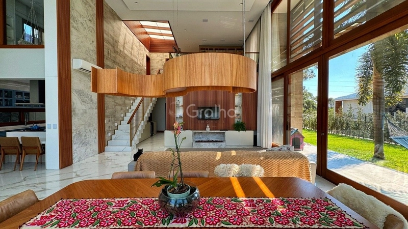 Casa de Alto Padrão com 4 suítes no Itacorubi: 2ª foto da galeria de imagens do imóvel