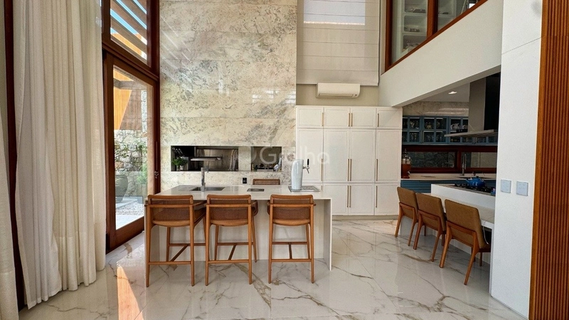 Casa de Alto Padrão com 4 suítes no Itacorubi: 3ª foto da galeria de imagens do imóvel