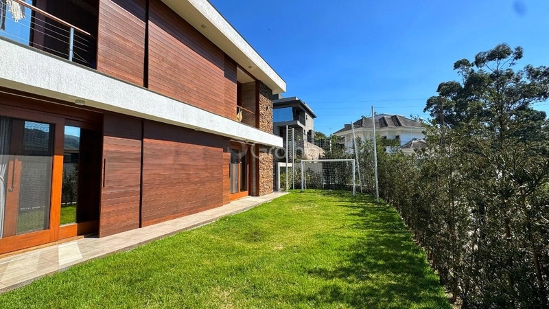 Casa de Alto Padrão com 4 suítes no Itacorubi: 14ª foto da galeria de imagens do imóvel