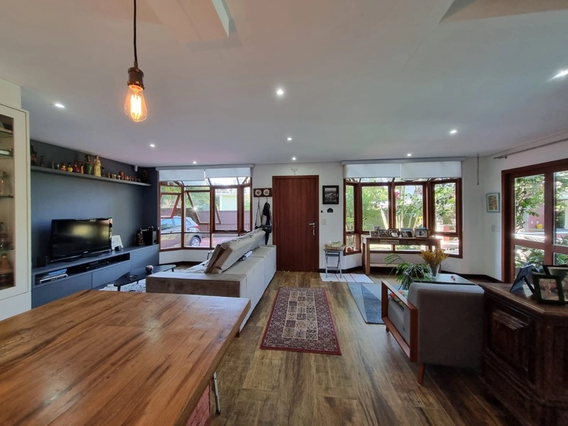 Casa com 5 dormitórios no Campeche