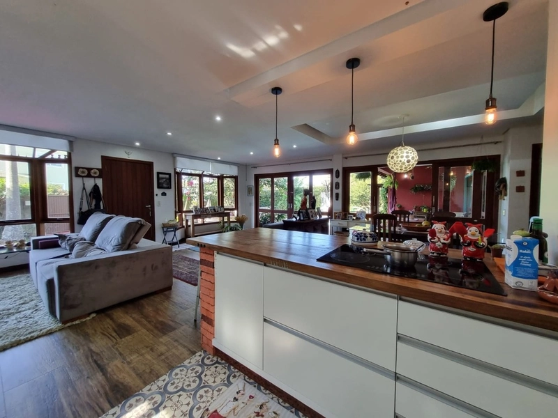 Casa com 5 dormitórios no Campeche: 5ª foto da galeria de imagens do imóvel