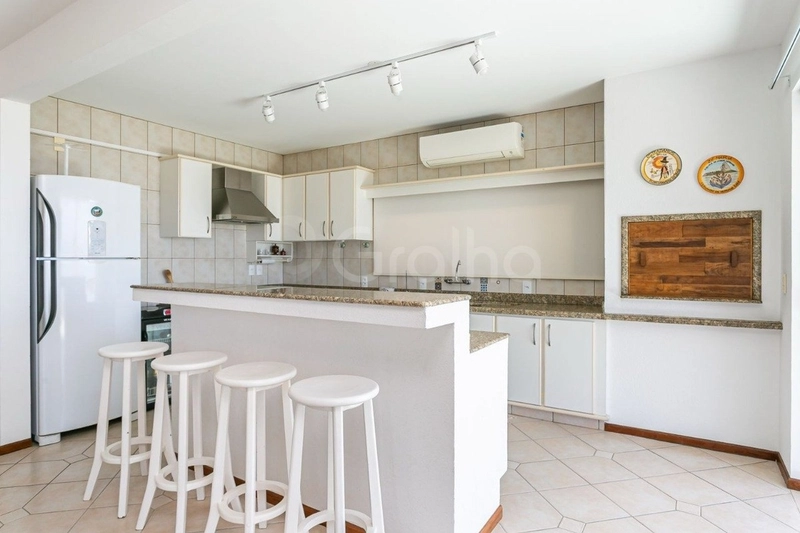 Casa com 4 dormitórios na Praia Brava: 10ª foto da galeria de imagens do imóvel