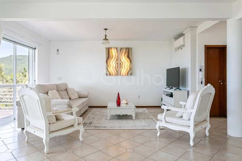 Casa com 4 dormitórios na Praia Brava: 11ª foto da galeria de imagens do imóvel