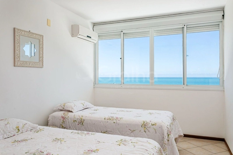 Casa com 4 dormitórios na Praia Brava: 13ª foto da galeria de imagens do imóvel