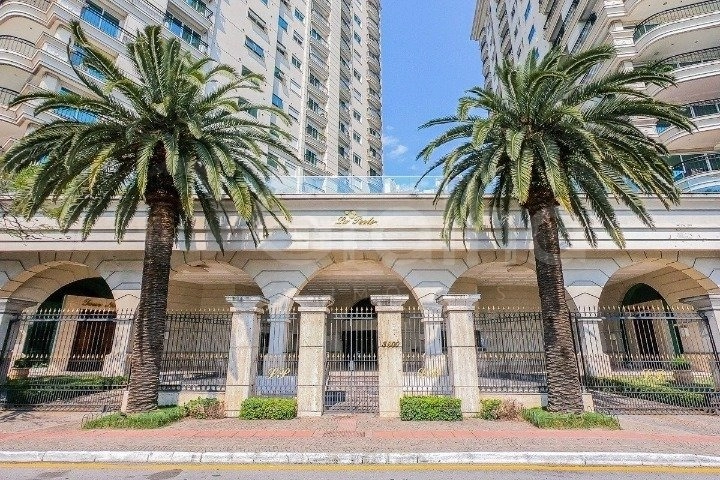 Apartamento com 3 suítes na Beira Mar Norte