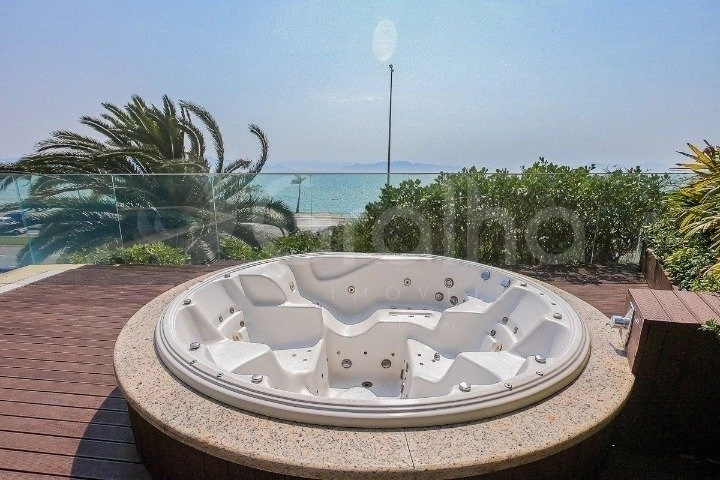 Apartamento com 3 suítes na Beira Mar Norte: 2ª foto da galeria de imagens do imóvel