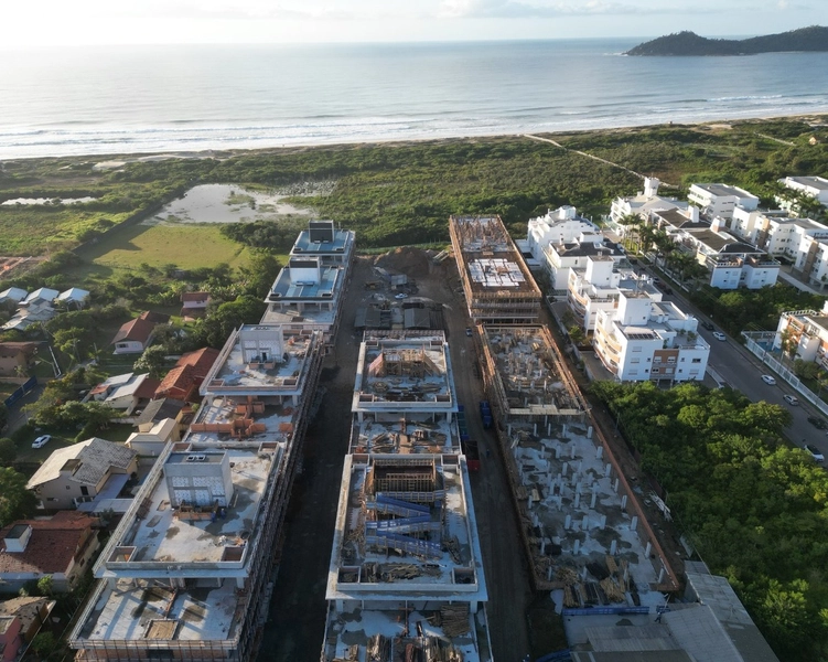 Apartamento com 3 dormitórios no Campeche