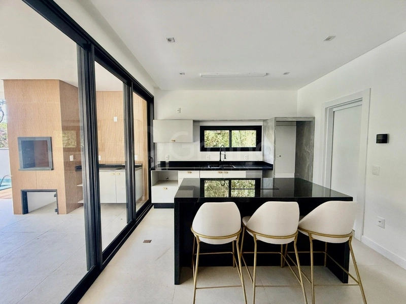 Casa com 3 suítes no Cacupé: 12ª foto da galeria de imagens do imóvel