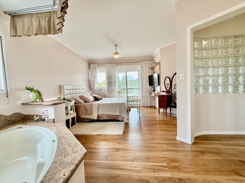 Casa com 3 suítes no Cacupé: 14ª foto da galeria de imagens do imóvel