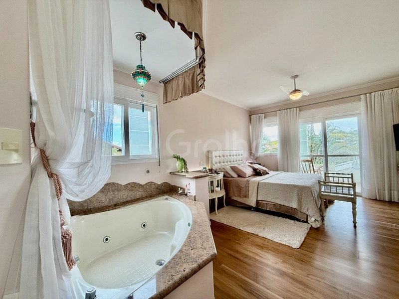 Casa com 3 suítes no Cacupé: 13ª foto da galeria de imagens do imóvel