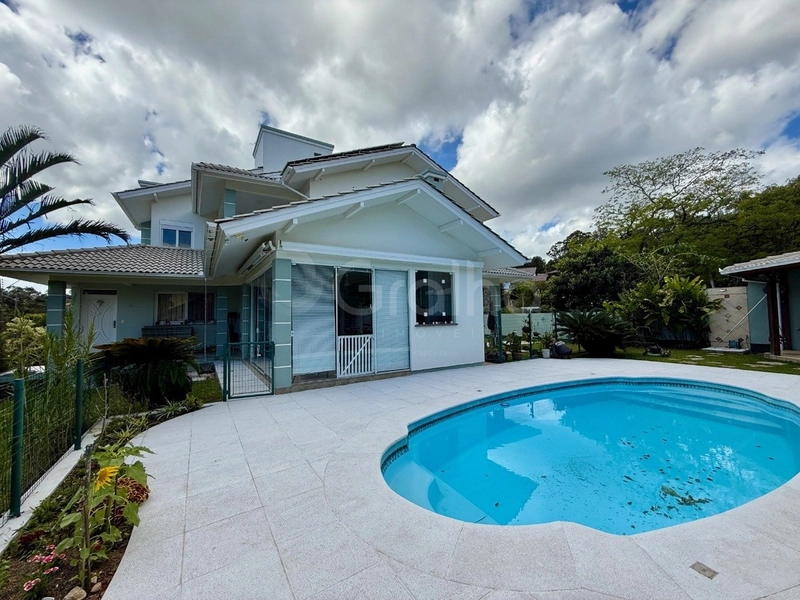 Casa com 3 suítes no Cacupé: 3ª foto da galeria de imagens do imóvel