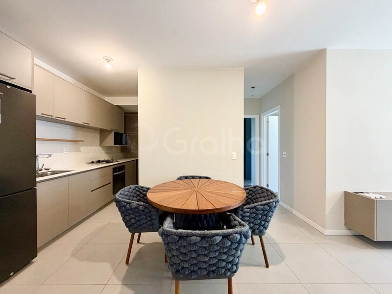 Apartamento com 2 dormitórios, sendo 1 suíte, no Cacupé