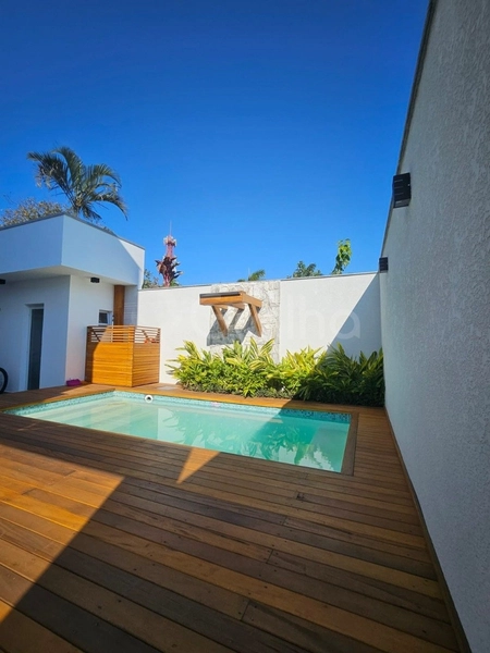 Casa com 5 dormitórios na Daniela: 9ª foto da galeria de imagens do imóvel