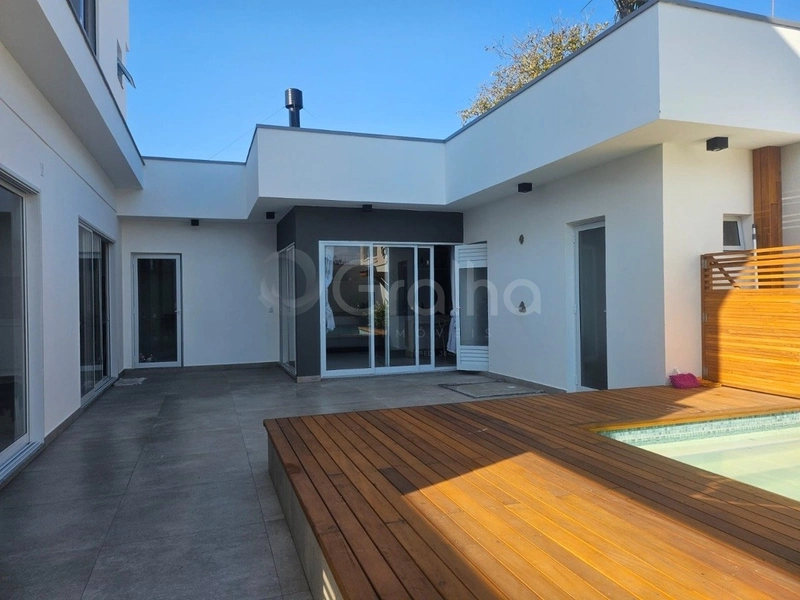 Casa com 5 dormitórios na Daniela: 10ª foto da galeria de imagens do imóvel