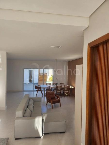 Casa com 5 dormitórios na Daniela: 7ª foto da galeria de imagens do imóvel