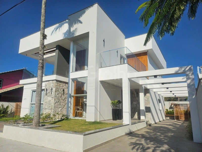 Casa com 5 dormitórios na Daniela