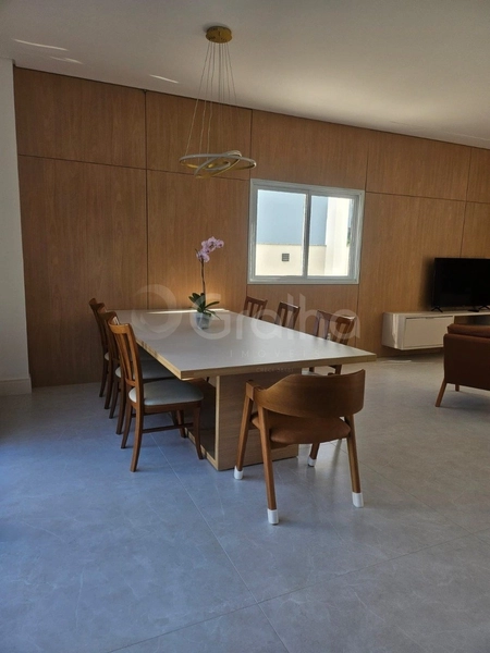 Casa com 5 dormitórios na Daniela: 5ª foto da galeria de imagens do imóvel