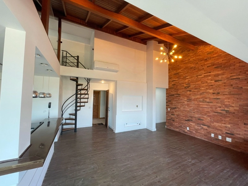 Cobertura com 3 dormitórios no Itacorubi.