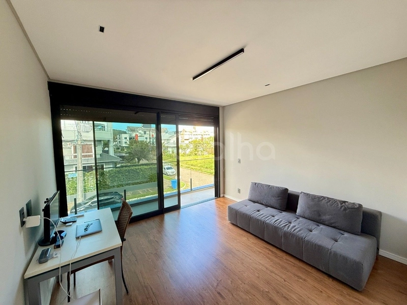 Casa com 4 suítes em Jurerê: 16ª foto da galeria de imagens do imóvel