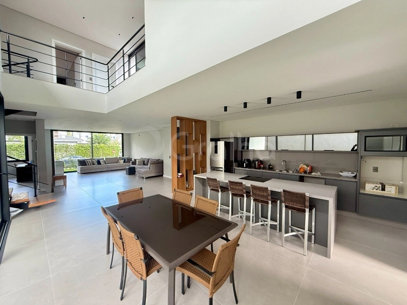 Casa com 4 suítes em Jurerê: 5ª foto da galeria de imagens do imóvel