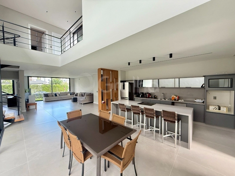 Casa com 4 suítes em Jurerê: 7ª foto da galeria de imagens do imóvel