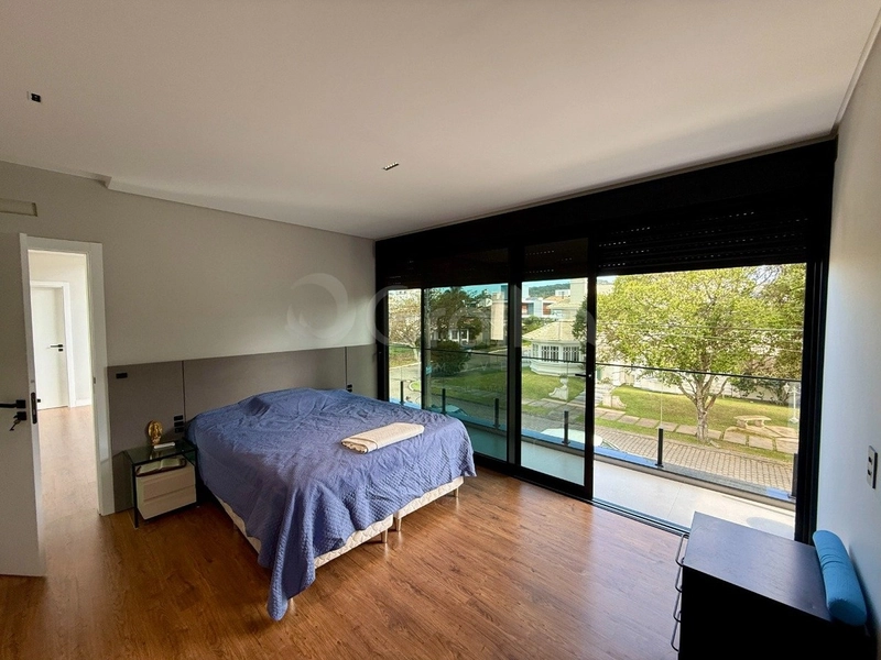 Casa com 4 suítes em Jurerê: 17ª foto da galeria de imagens do imóvel