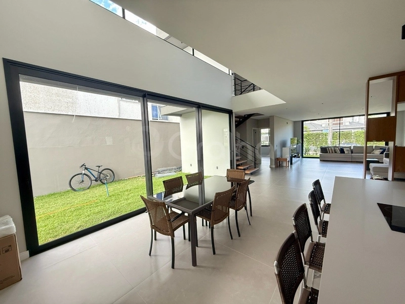 Casa com 4 suítes em Jurerê: 8ª foto da galeria de imagens do imóvel