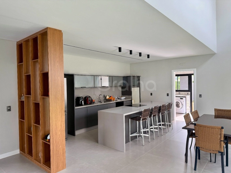 Casa com 4 suítes em Jurerê: 12ª foto da galeria de imagens do imóvel