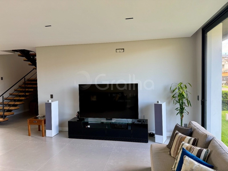 Casa com 4 suítes em Jurerê: 11ª foto da galeria de imagens do imóvel