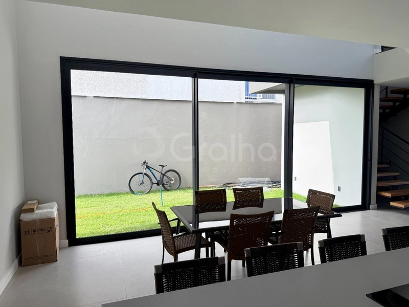 Casa com 4 suítes em Jurerê: 4ª foto da galeria de imagens do imóvel